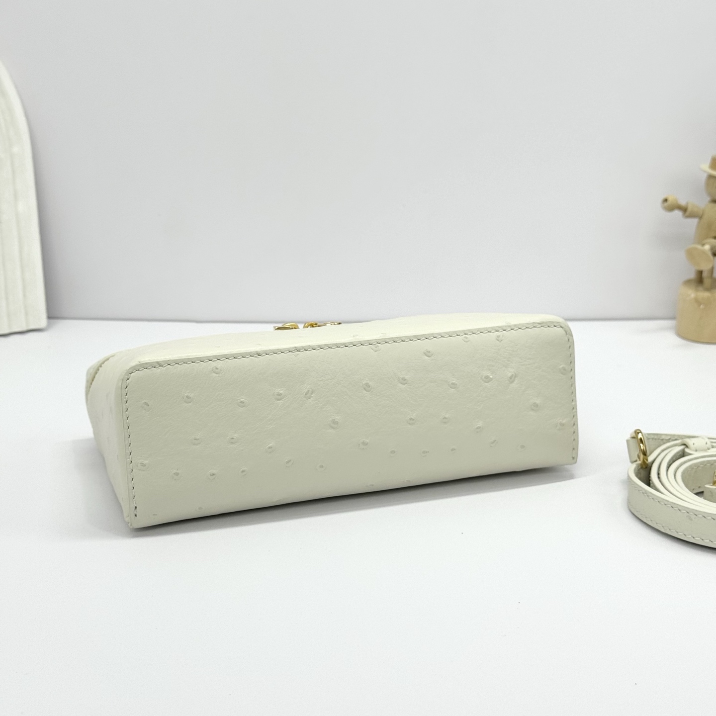 Extra pocket ostrich handbag Loro Piana White in Ostrich