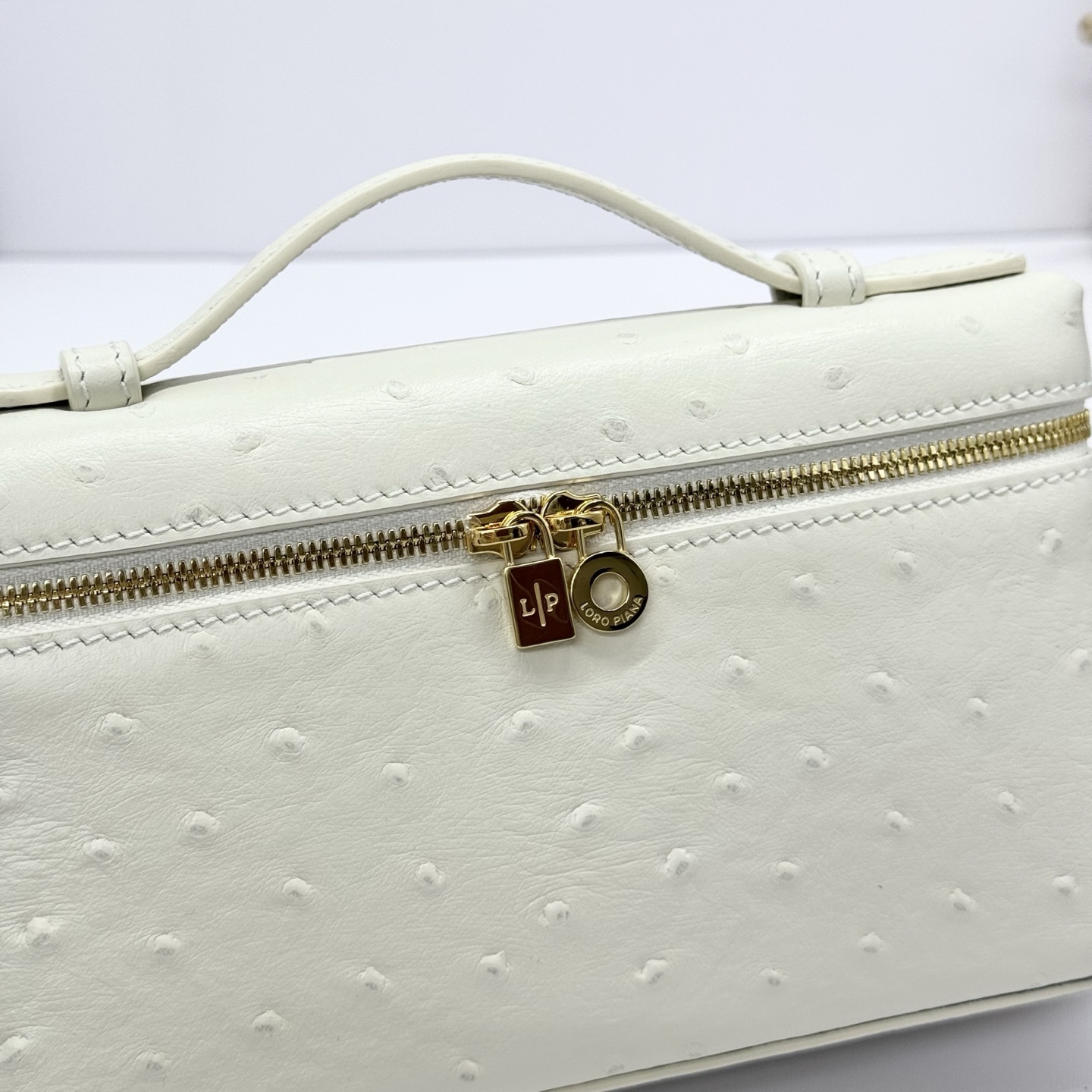 Extra pocket ostrich handbag Loro Piana White in Ostrich