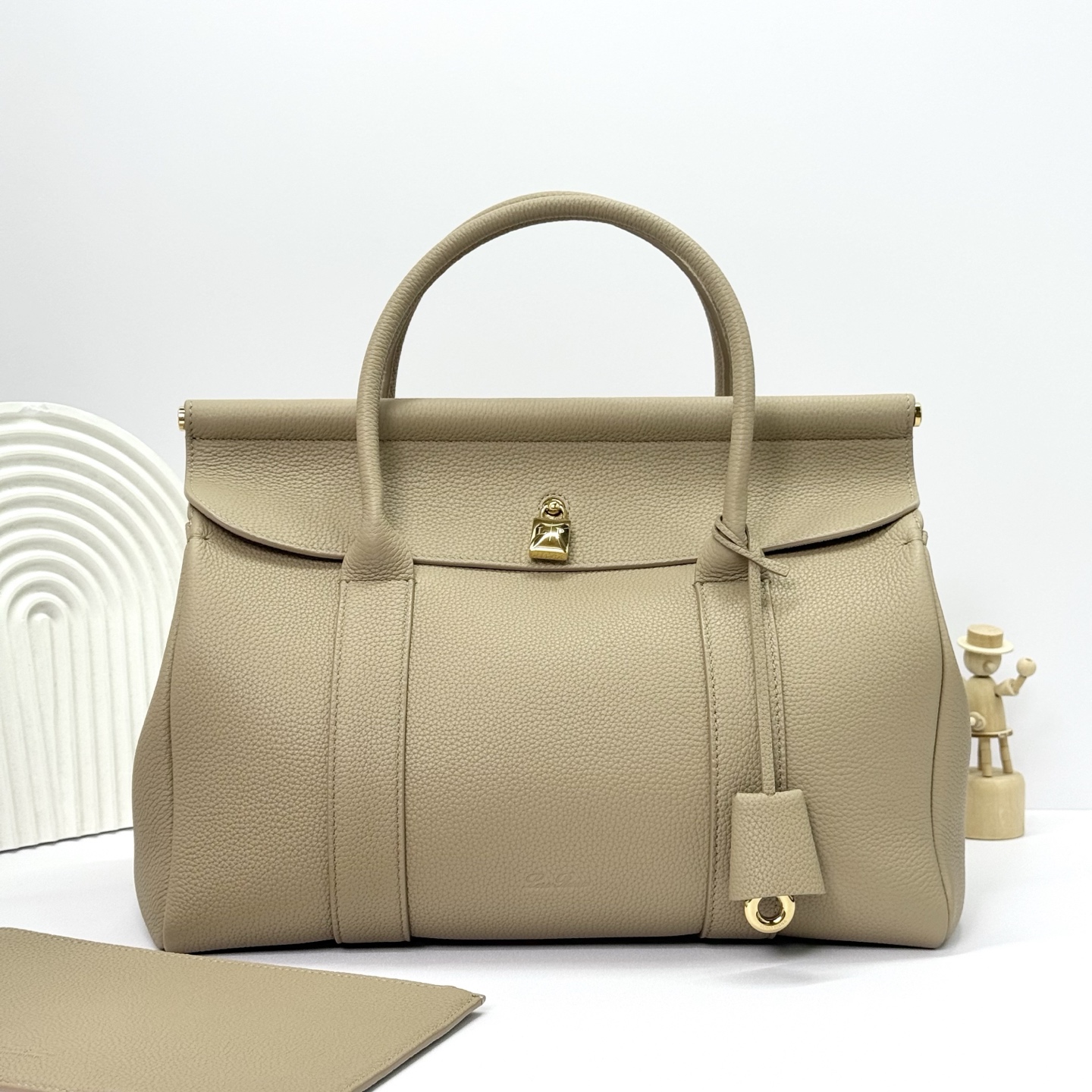 Loro Piana Loom bag L32 Grained Calfskin Light Mastic/Sun Gold | Loro