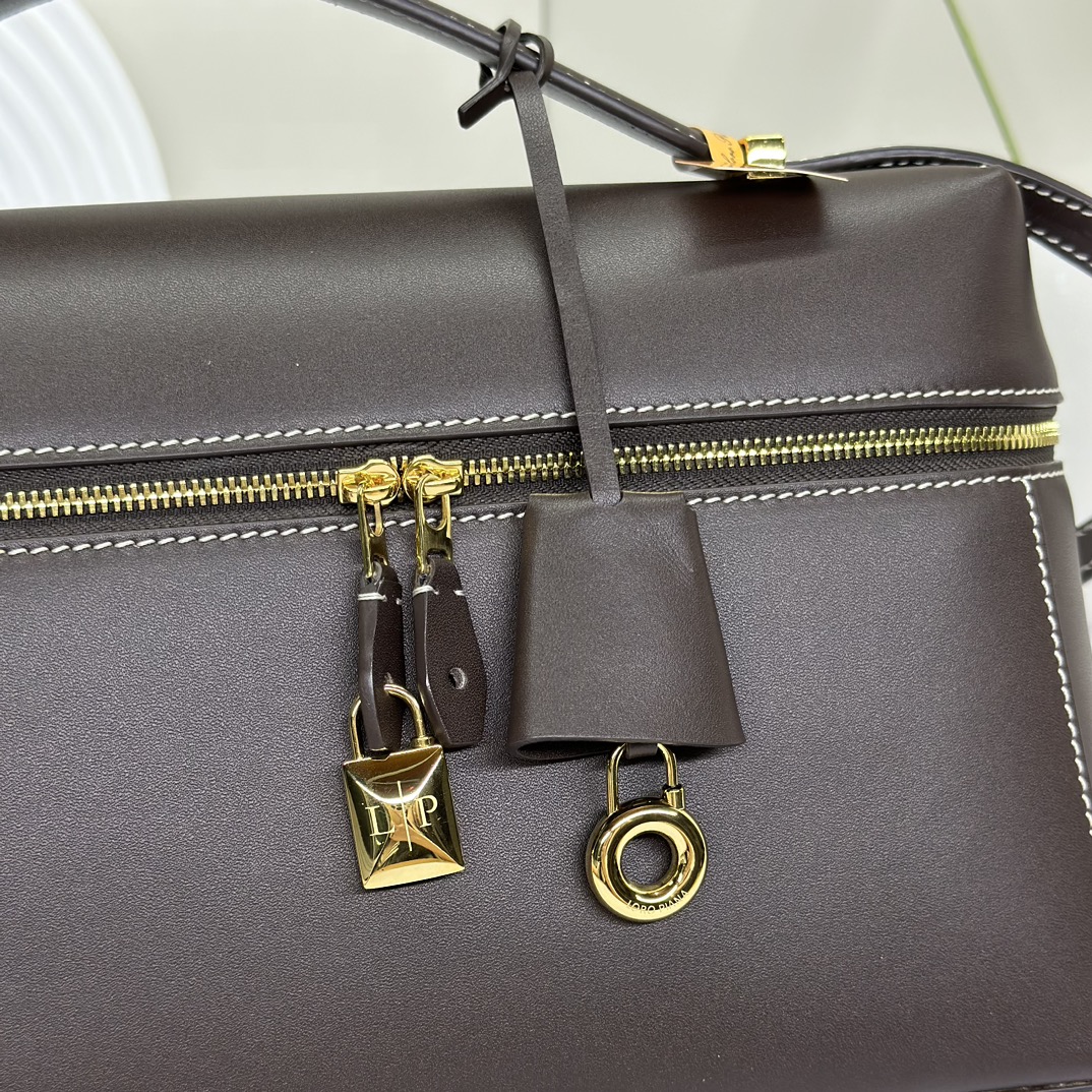 LORO PIANA Smooth Calfskin Extra Bag L27 Dark Chocolate Licorice 1510647 |