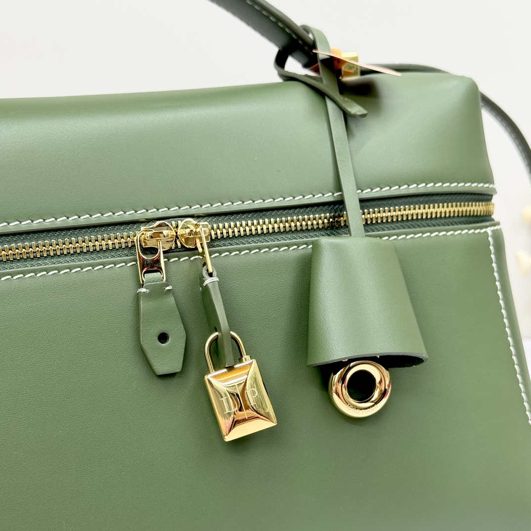 Extra pocket leather handbag Loro Piana Green in Leather