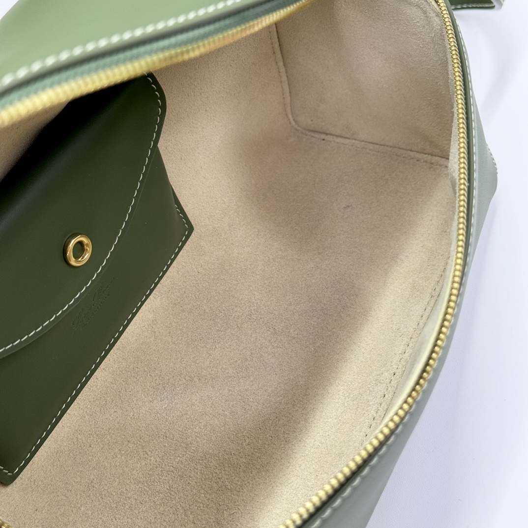 Extra pocket leather handbag Loro Piana Green in Leather