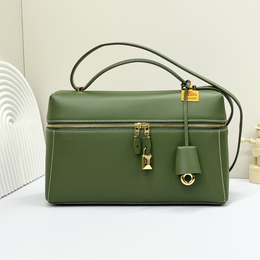 Extra pocket leather handbag Loro Piana Green in Leather