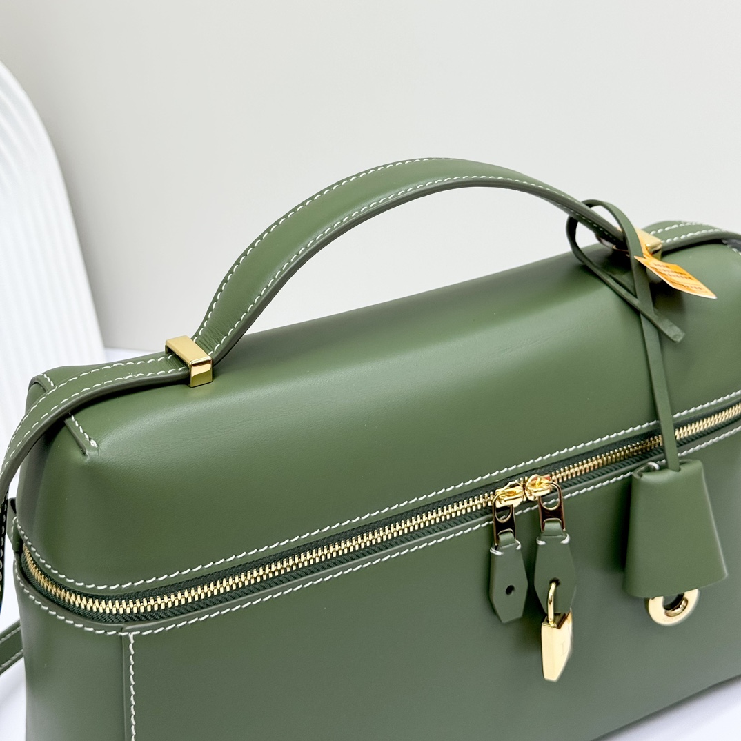 Extra pocket leather handbag Loro Piana Green in Leather
