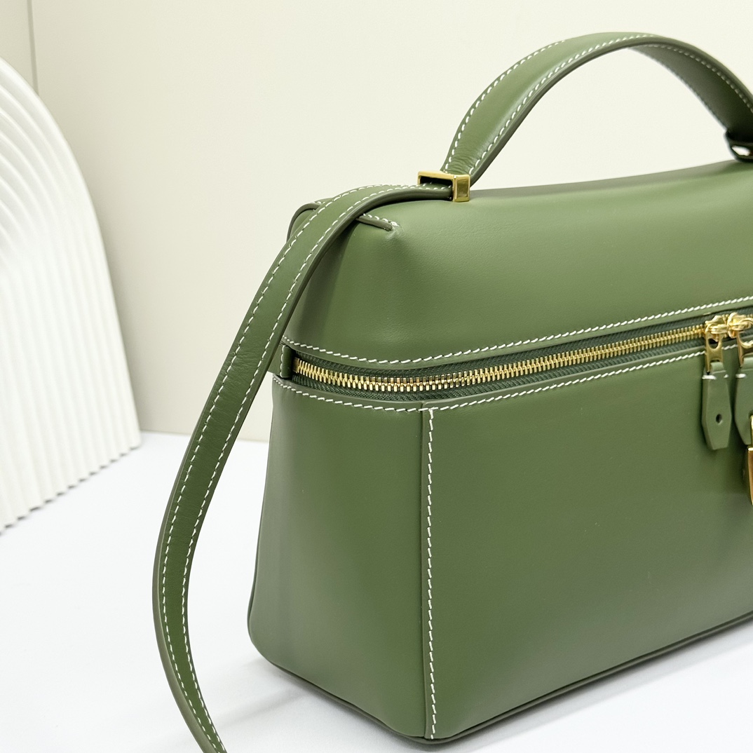 Extra pocket leather handbag Loro Piana Green in Leather