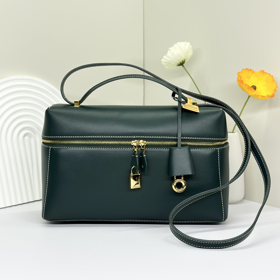 Loro Piana Leather Extra Pocket L27 Shoulder Bag – Green Shoulder Bags, Handbags –