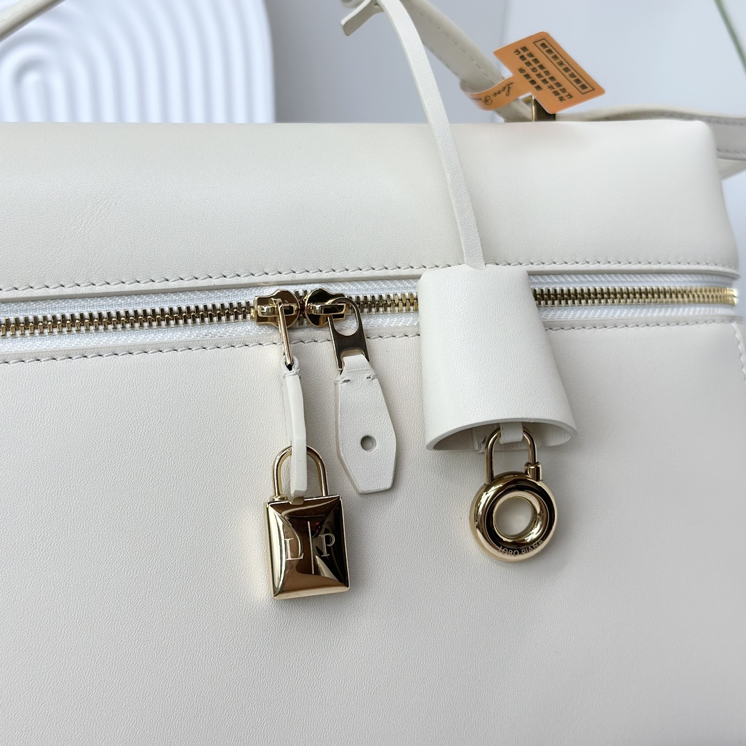 Loro Piana Extra Bag L27 Smooth Calfskin Sunday Morning | Loro Piana US