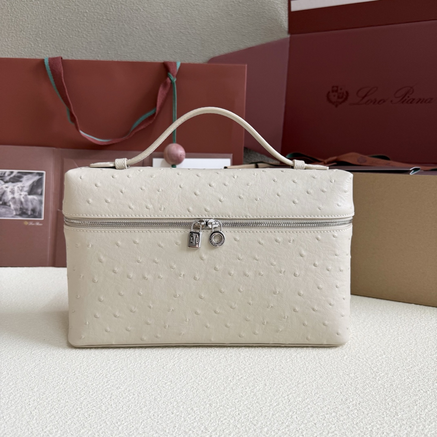 Loro Piana Extra Pocket L19 Shoulder Bag in Natural white |