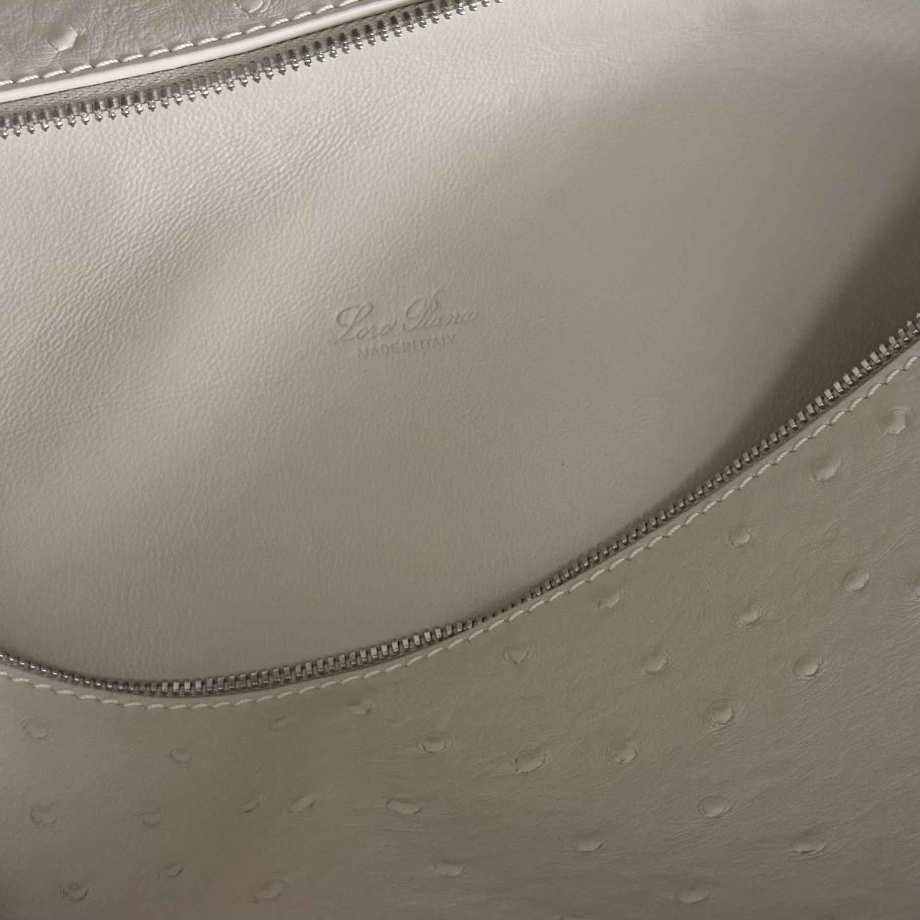 Loro Piana Extra Pocket L19 Shoulder Bag in Natural white |