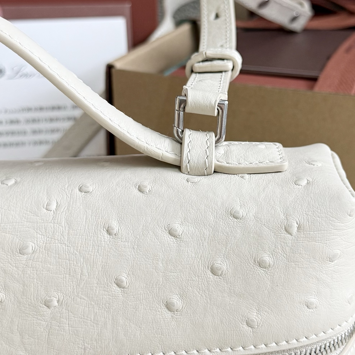 Loro Piana Extra Pocket L19 Shoulder Bag in Natural white |