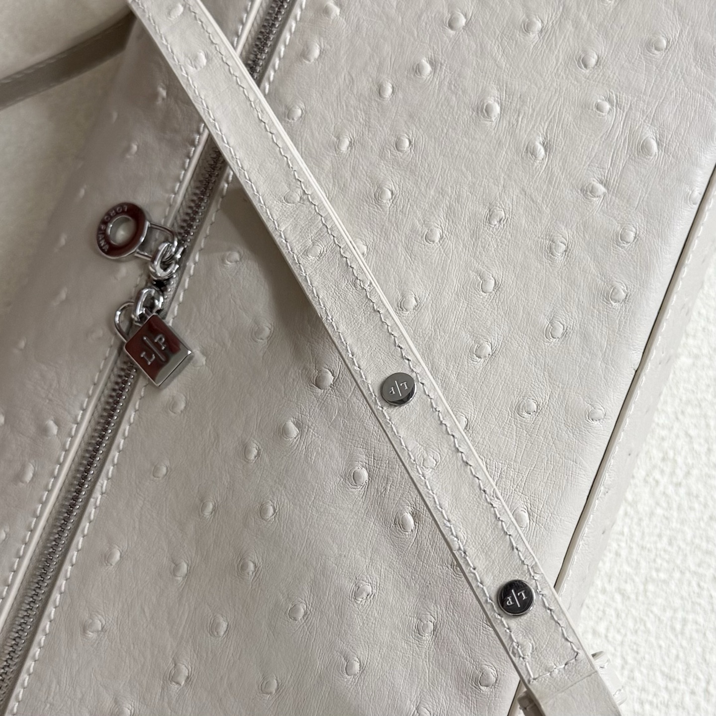 Loro Piana Extra Pocket L19 Shoulder Bag in Natural white |