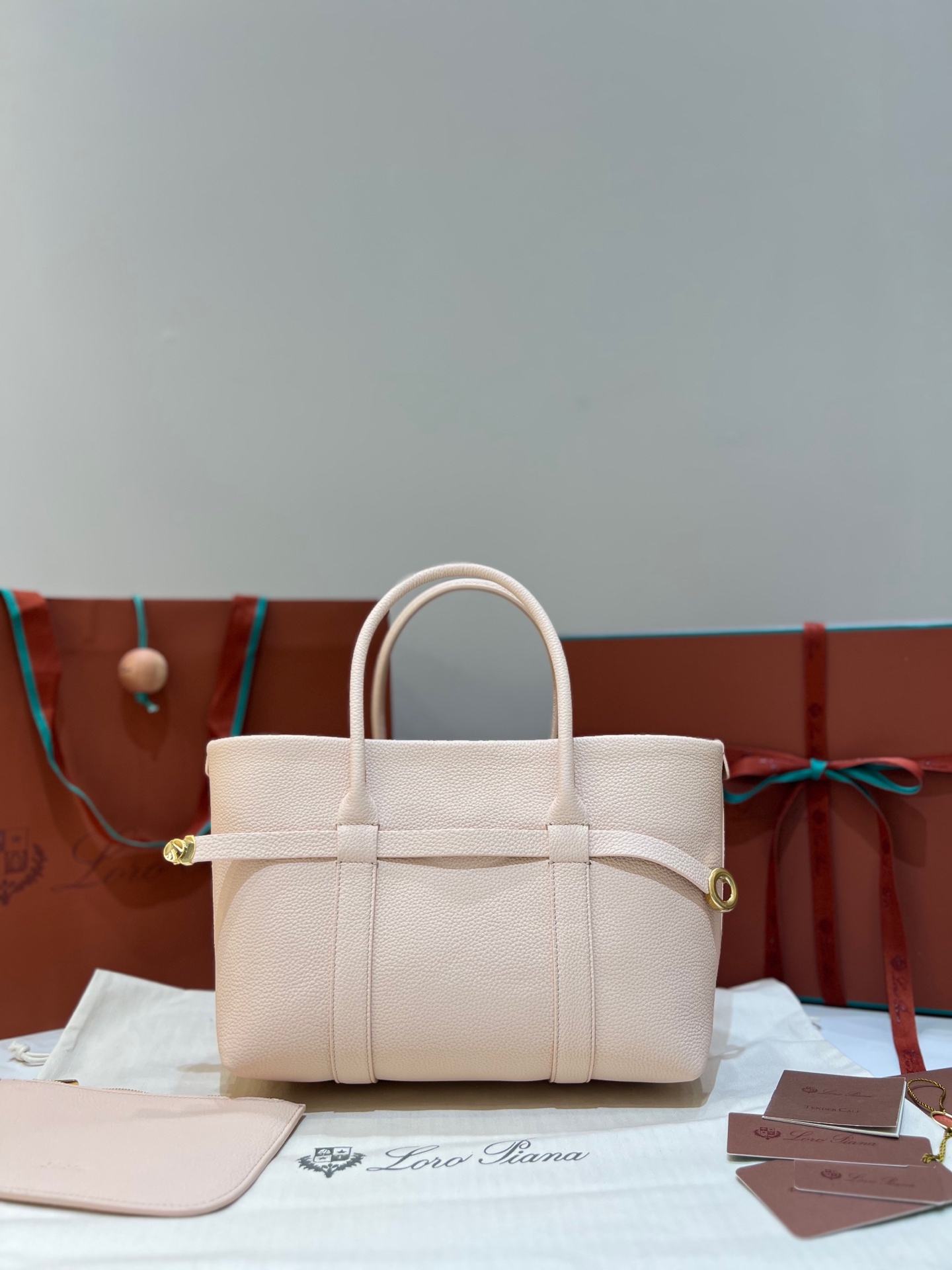 Loro Piana Large Ghiera Shopper Calfskin Light white/Sun Gold | Loro