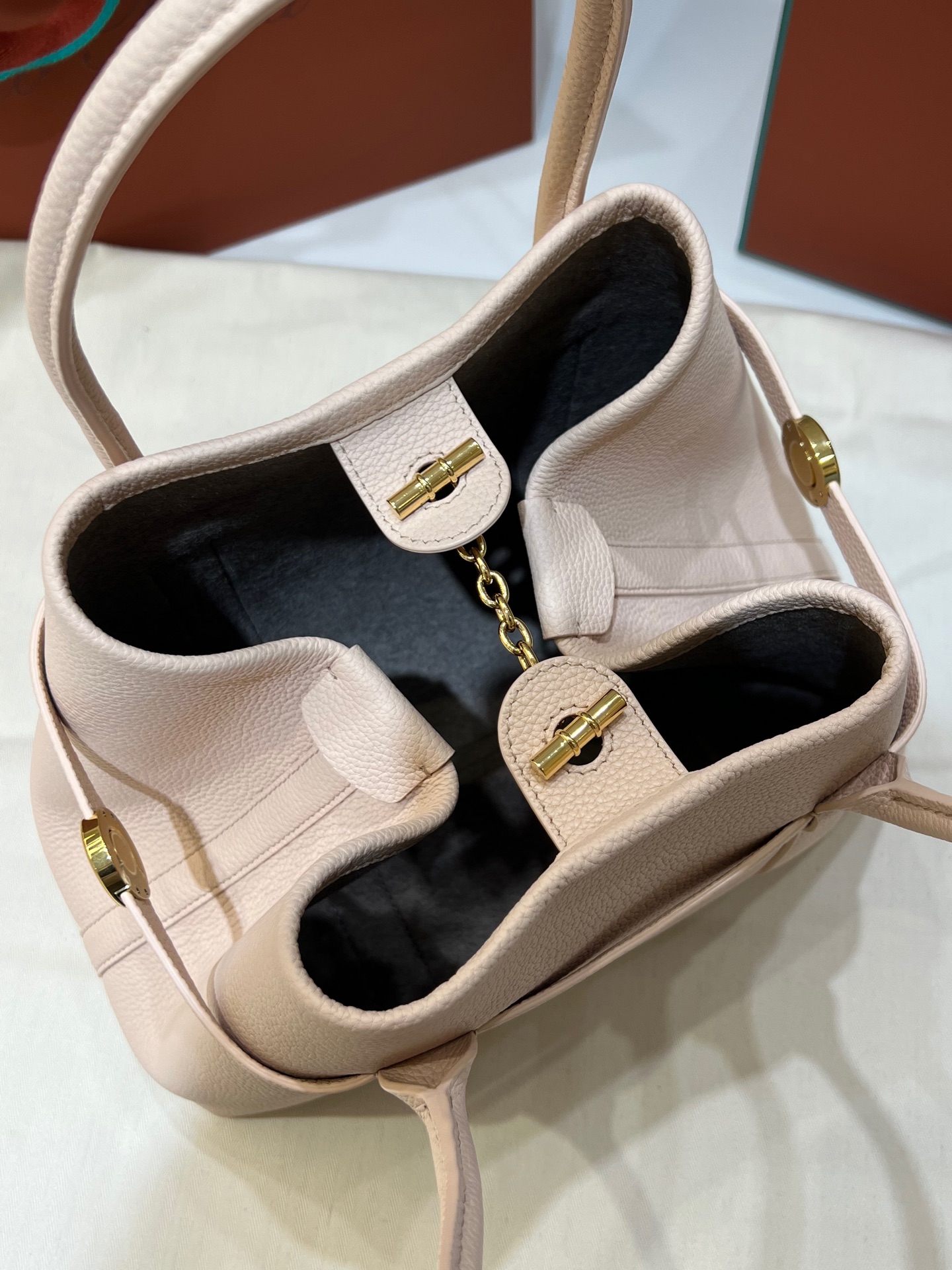 Loro Piana Large Ghiera Shopper Calfskin Light white/Sun Gold | Loro