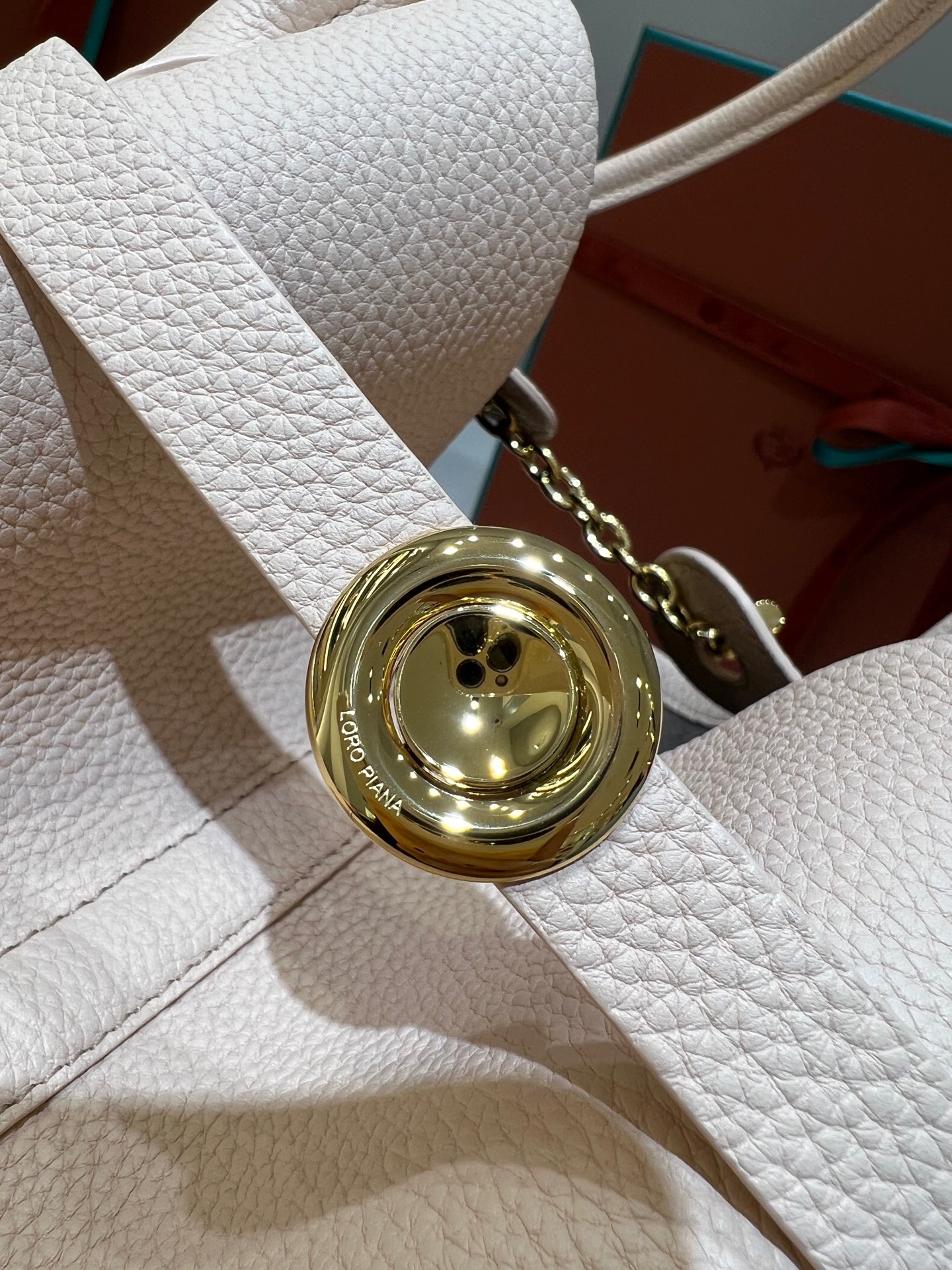 Loro Piana Large Ghiera Shopper Calfskin Light white/Sun Gold | Loro