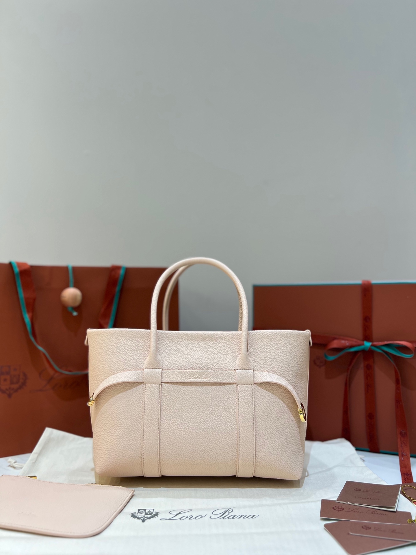 Loro Piana Large Ghiera Shopper Calfskin Light white/Sun Gold | Loro