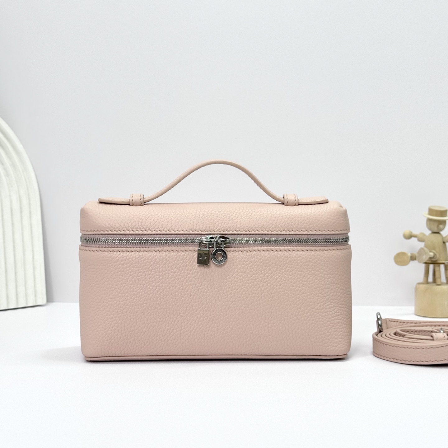 Extra pocket leather handbag Loro Piana Pink in Leather – 50000232