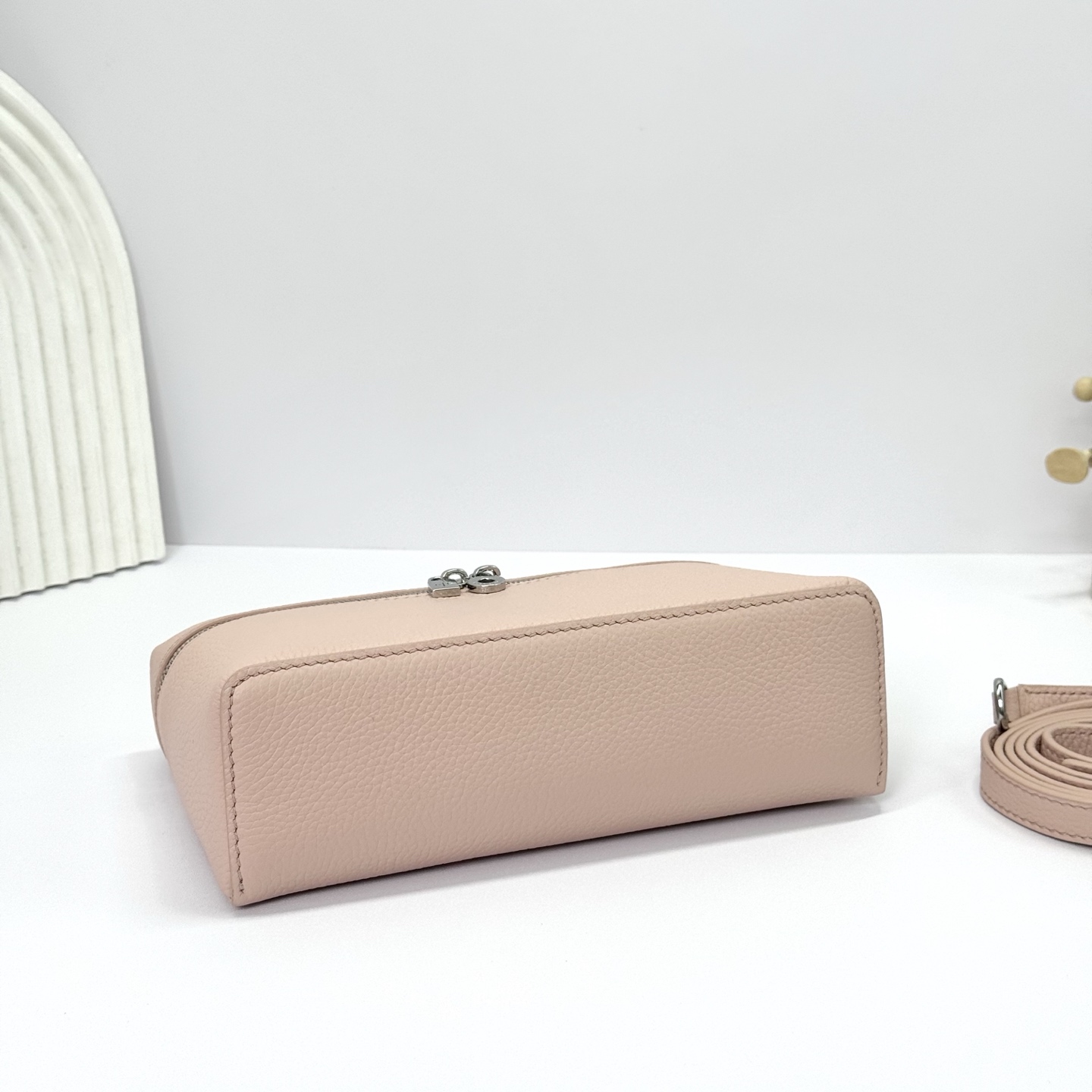 Extra pocket leather handbag Loro Piana Pink in Leather - 50000232