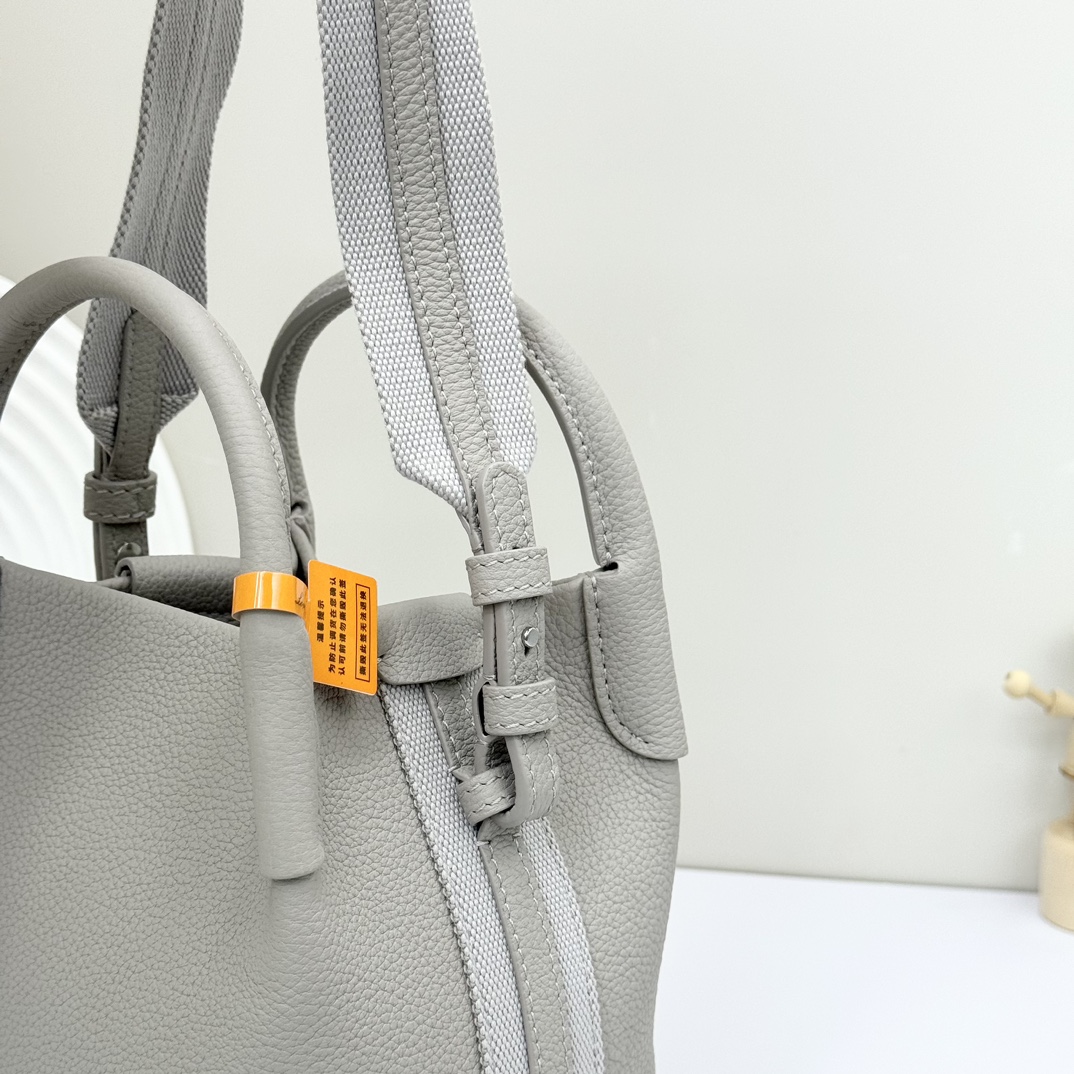 Loro Piana Micro Bale bag Grained Calfskin Yerba Mate | Loro Piana FR