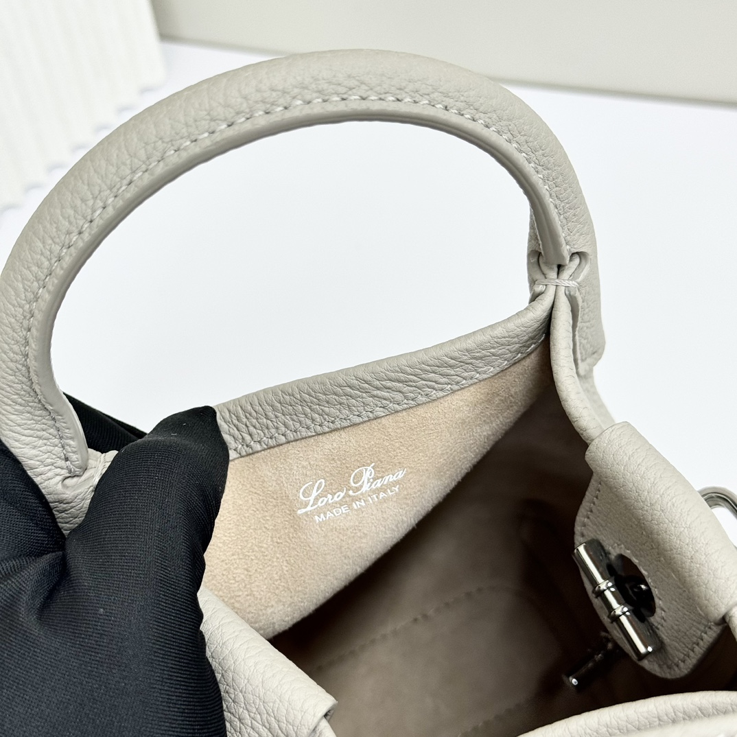 Loro Piana Micro Bale bag Grained Calfskin Yerba Mate | Loro Piana FR