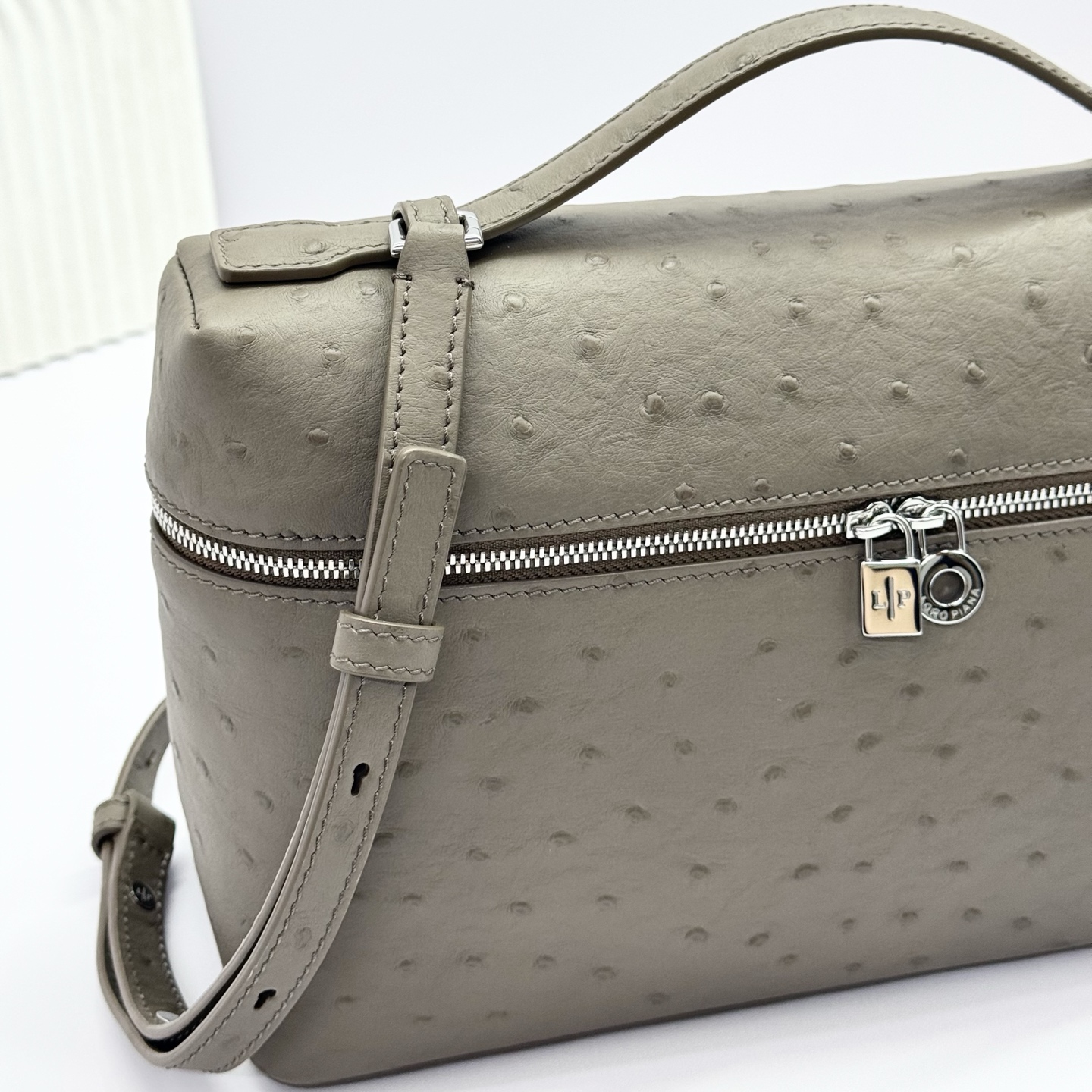 Loro Piana Extra Pocket Mini Pouch Ostrich Leather Whisper gray/Antique