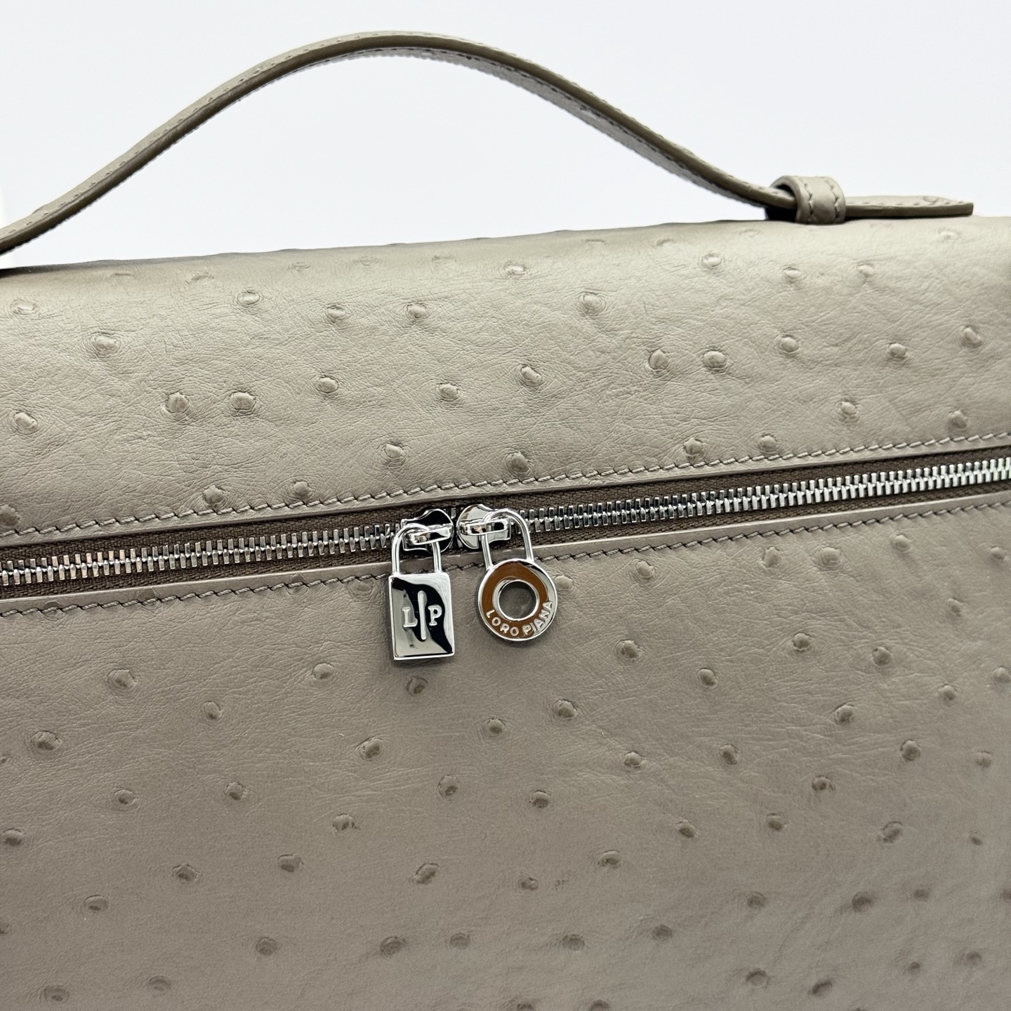 Loro Piana Extra Pocket Mini Pouch Ostrich Leather Whisper gray/Antique