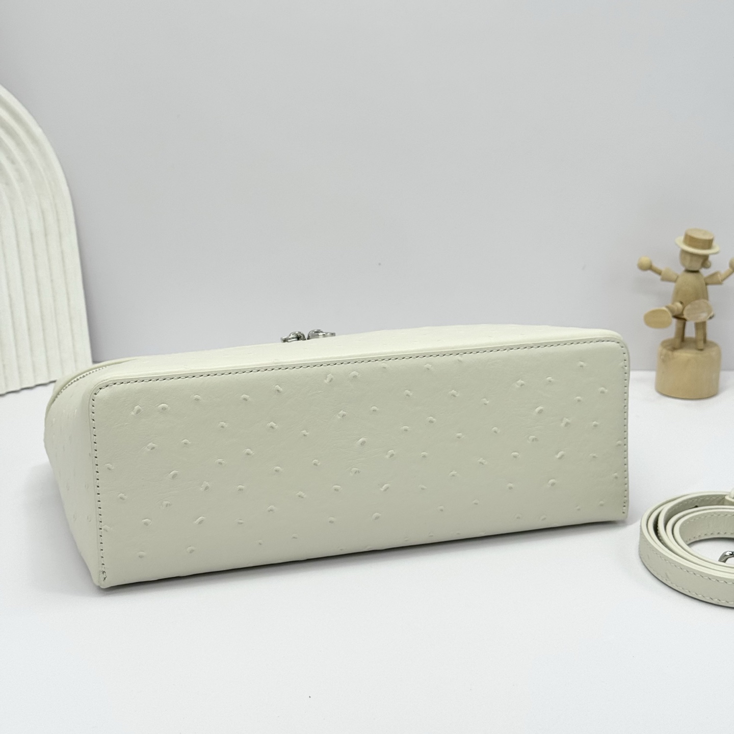 Loro Piana Extra Pocket Mini Pouch Ostrich Leather Whisper white/Antique