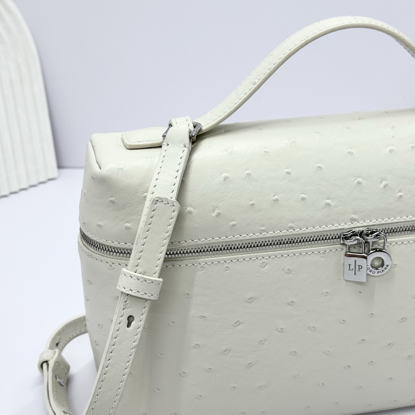 Loro Piana Extra Pocket Mini Pouch Ostrich Leather Whisper white/Antique