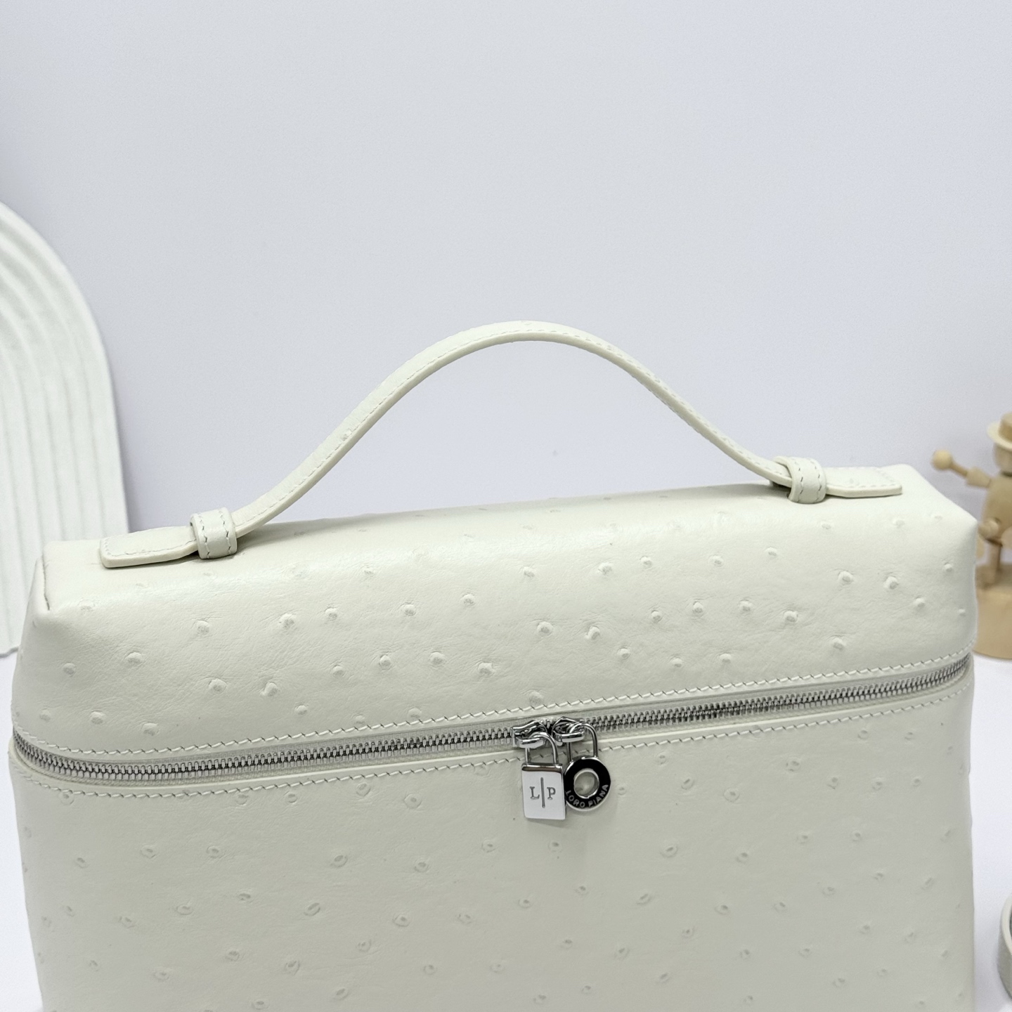Loro Piana Extra Pocket Mini Pouch Ostrich Leather Whisper white/Antique