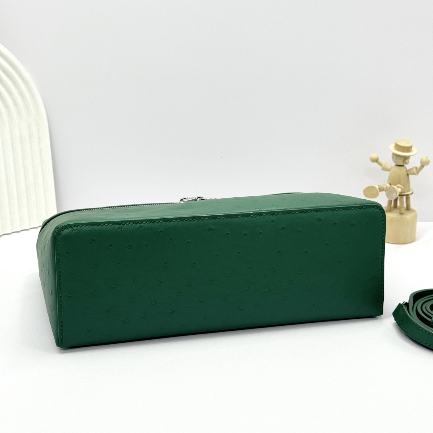 Extra pocket ostrich handbag Loro Piana Green in Ostrich -