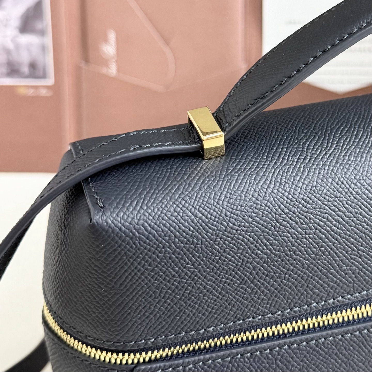 Loro Piana Extra Bag L27 Ostrich Leather Black/Sun Gold | Loro Piana JP