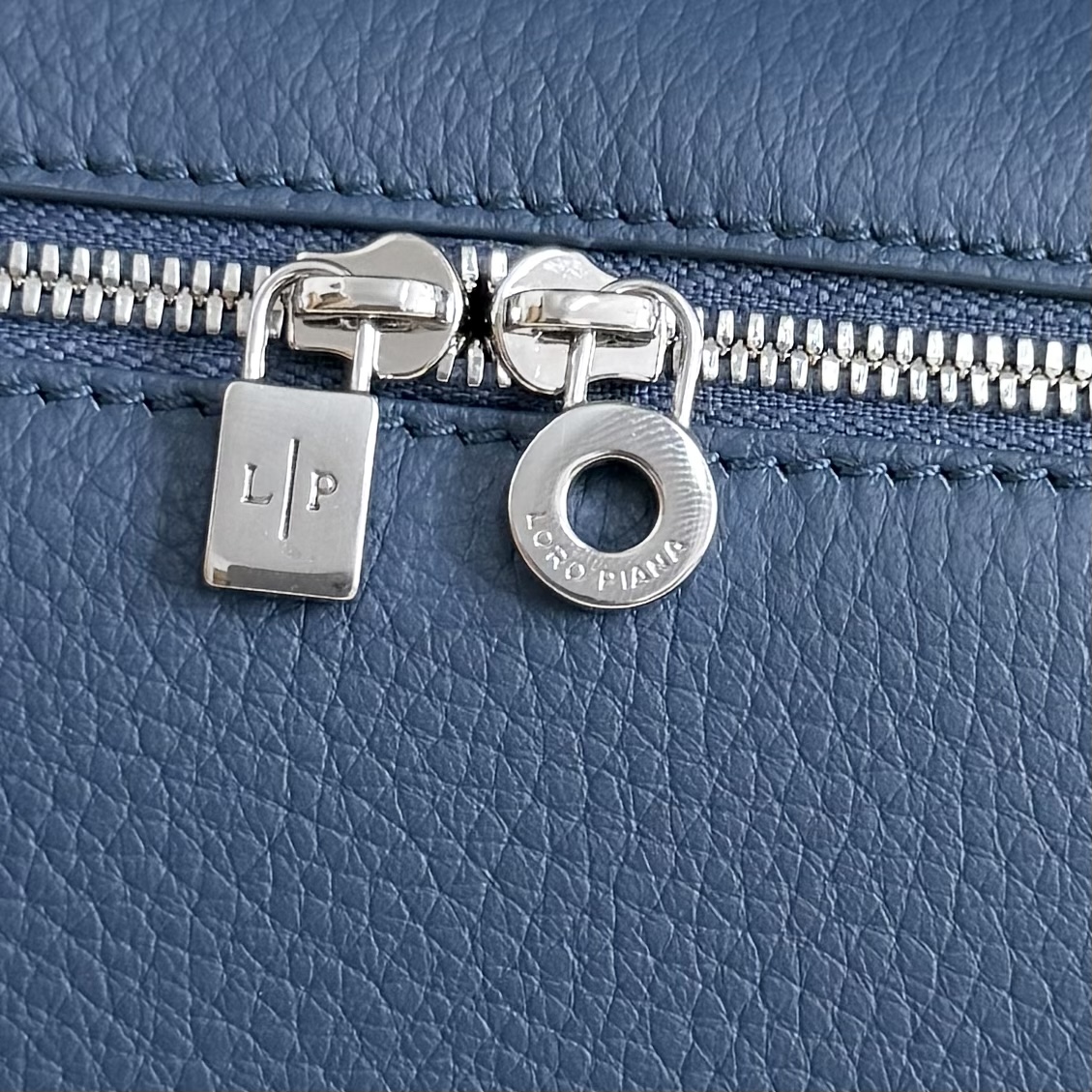 Loro Piana Extra pocket leather crossbody bag Loro Piana Blue in Leather - 43126369
