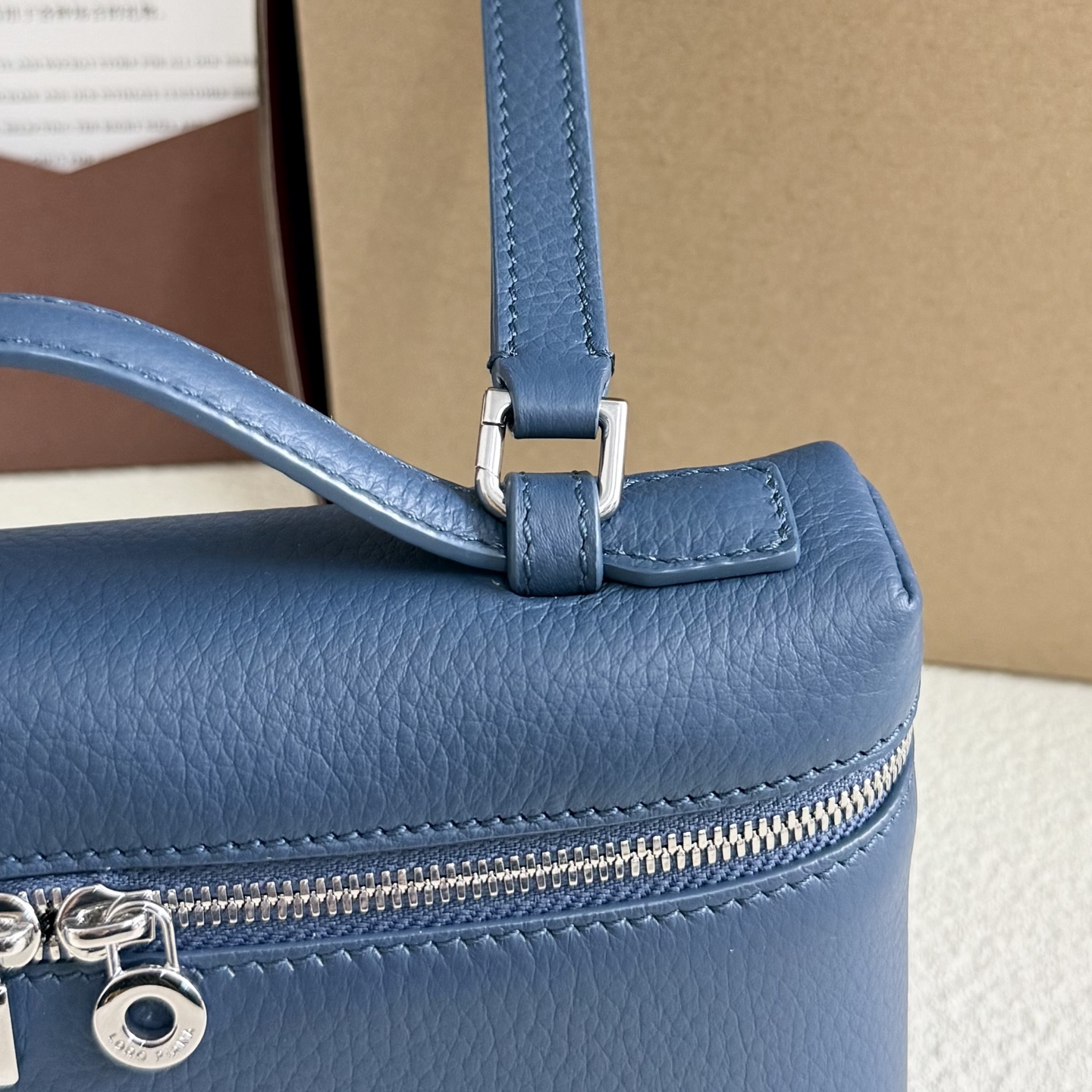 Loro Piana Extra pocket leather crossbody bag Loro Piana Blue in Leather - 43126369