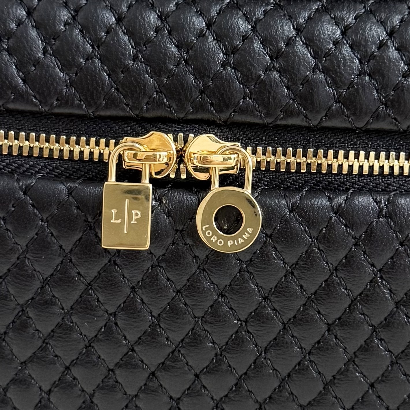 Loro Piana Extra Pocket L19 Lambskin black/Sun Gold | Loro Piana US
