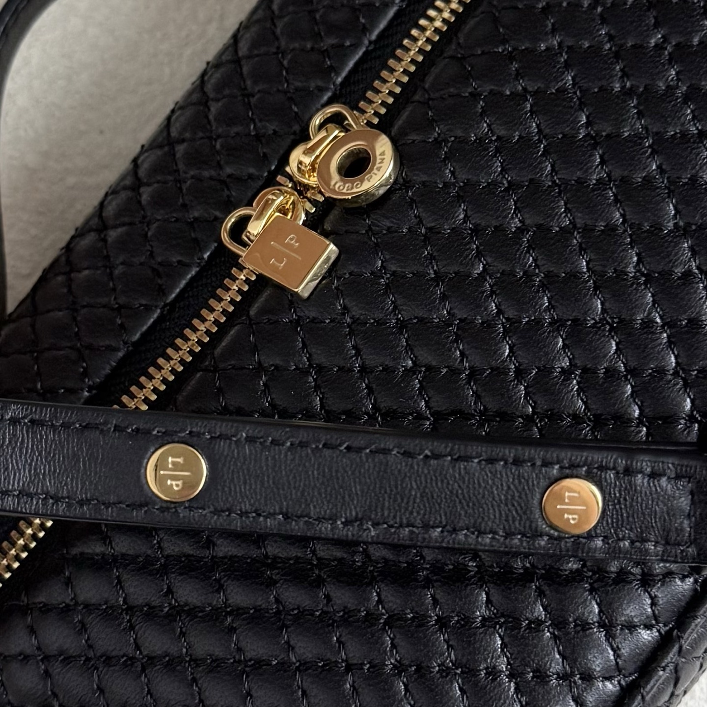 Loro Piana Extra Pocket L19 Lambskin black/Sun Gold | Loro Piana US