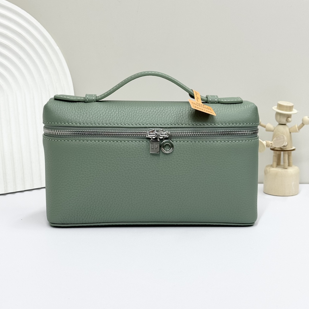 Loro Piana Leather handbag Loro Piana Green in Leather – 42043951