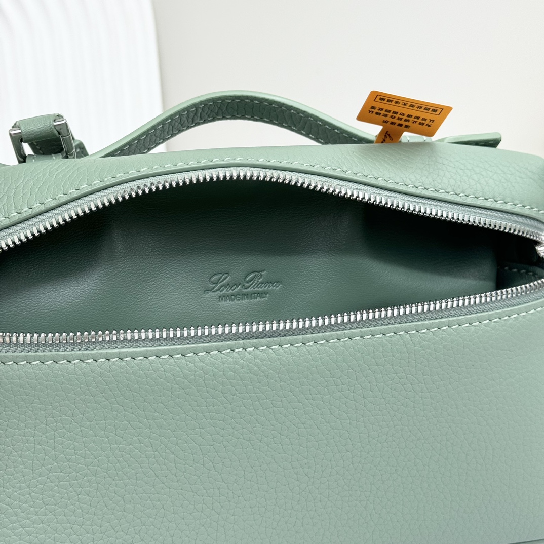 Loro Piana Leather handbag Loro Piana Green in Leather - 42043951