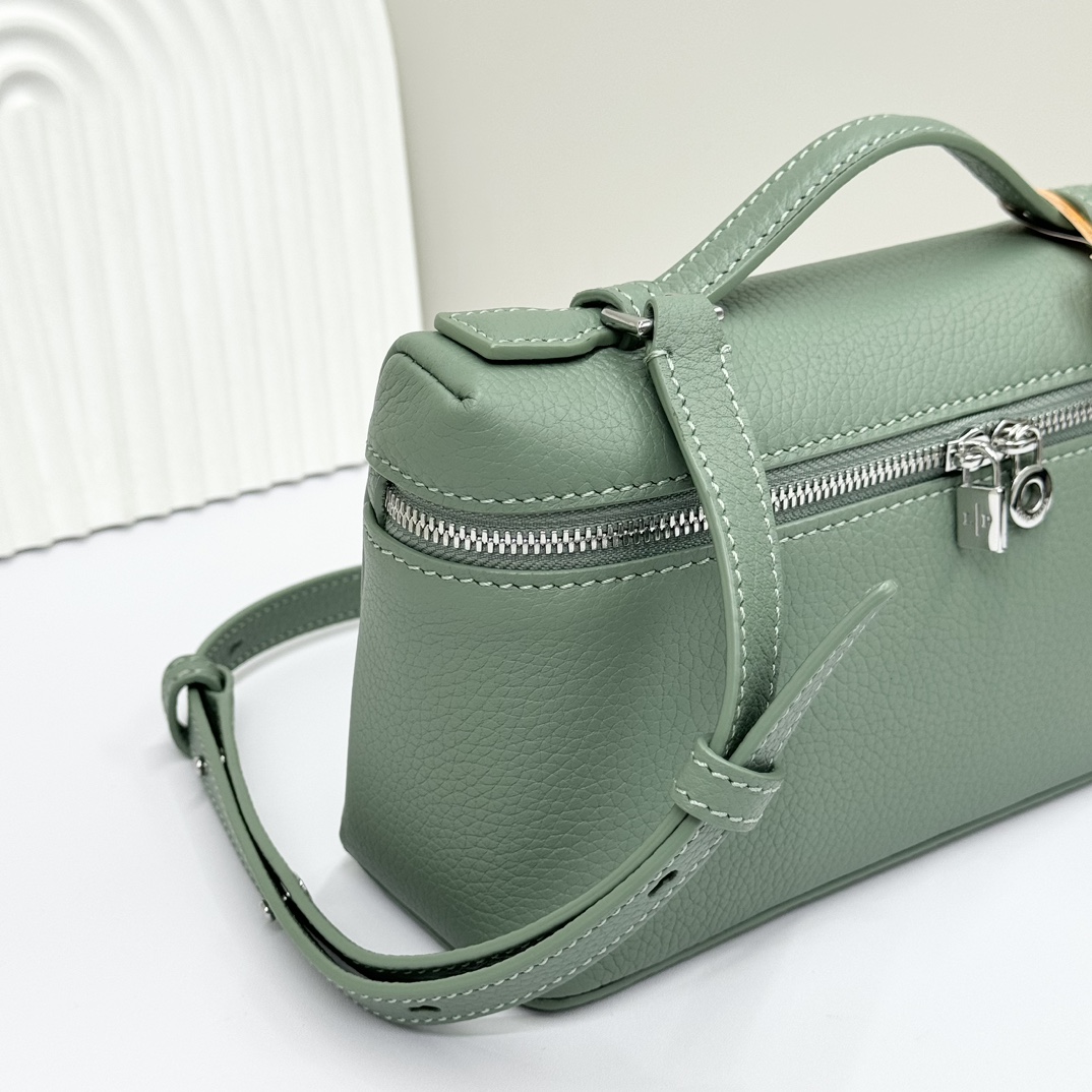 Loro Piana Leather handbag Loro Piana Green in Leather - 42043951