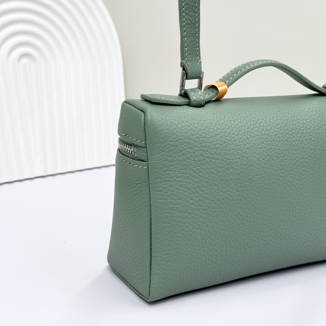Loro Piana Leather handbag Loro Piana Green in Leather - 42043951