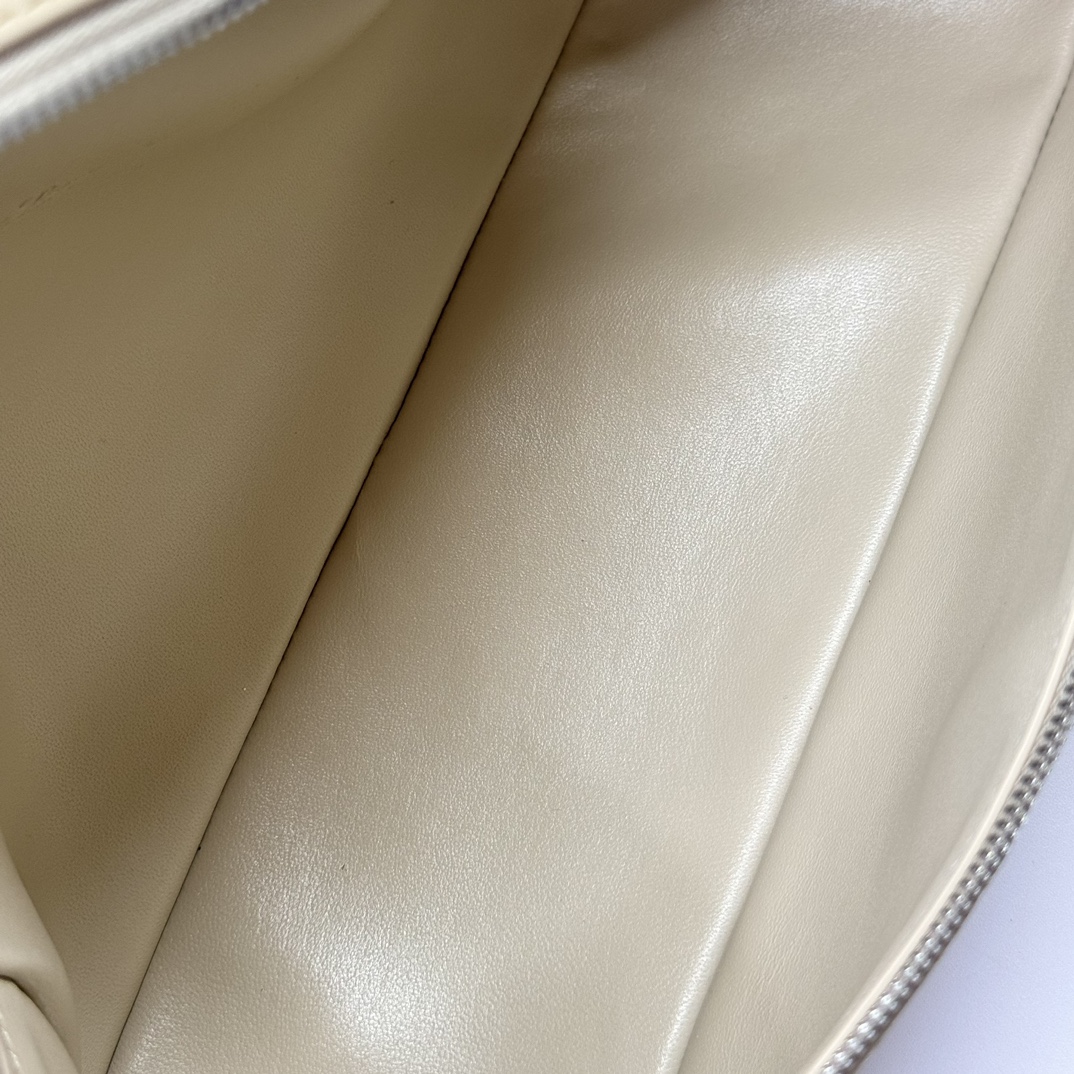 Loro Piana Extra Pocket L19 Shiny Ostrich Pouch beige|