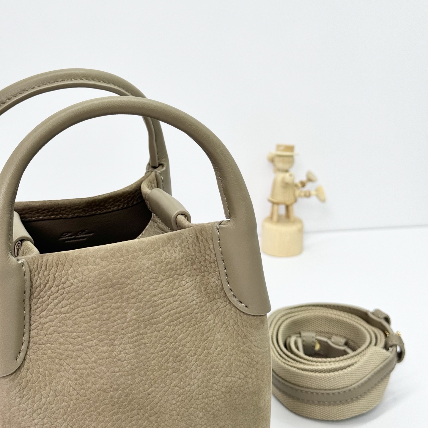 Loro Piana Small Bale Bag Calfskin Fume Taupe/Sun Gold | Loro Piana BE