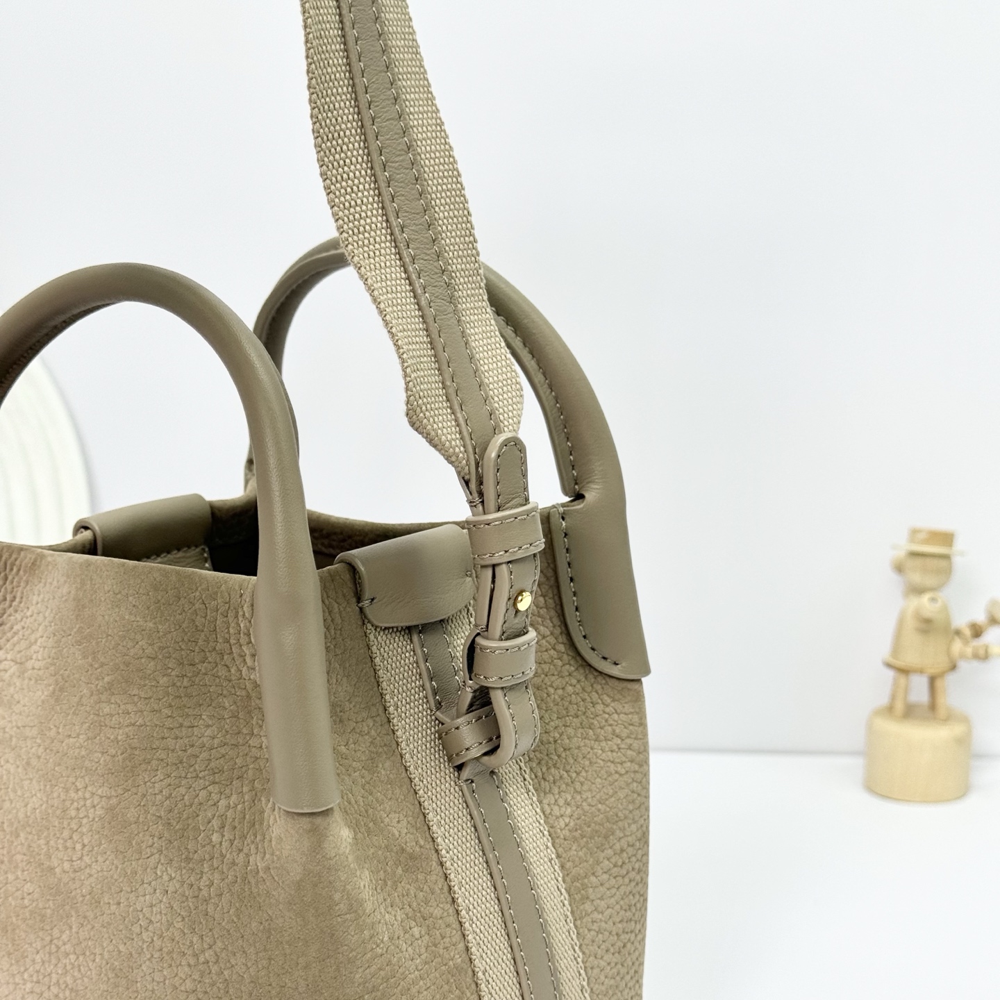 Loro Piana Small Bale Bag Calfskin Fume Taupe/Sun Gold | Loro Piana BE