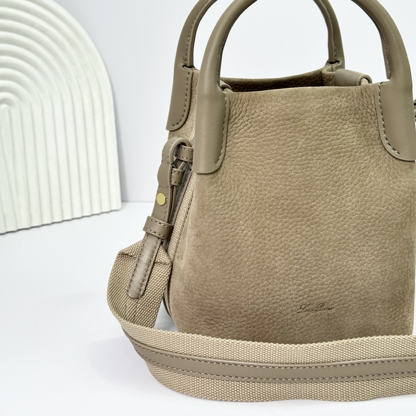 Loro Piana Small Bale Bag Calfskin Fume Taupe/Sun Gold | Loro Piana BE