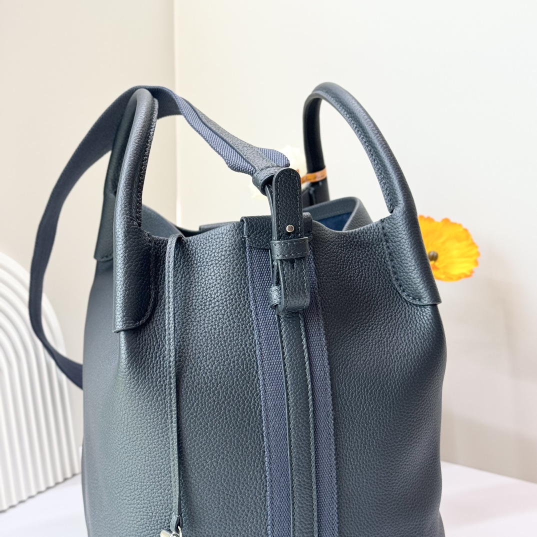Loro Piana Bale Medium leather crossbody bag Loro Piana