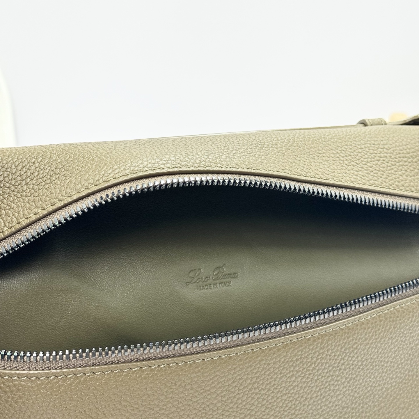 Loro Piana Extra Pouch L29 Grained Calfskin Salty Capers/Onyx |