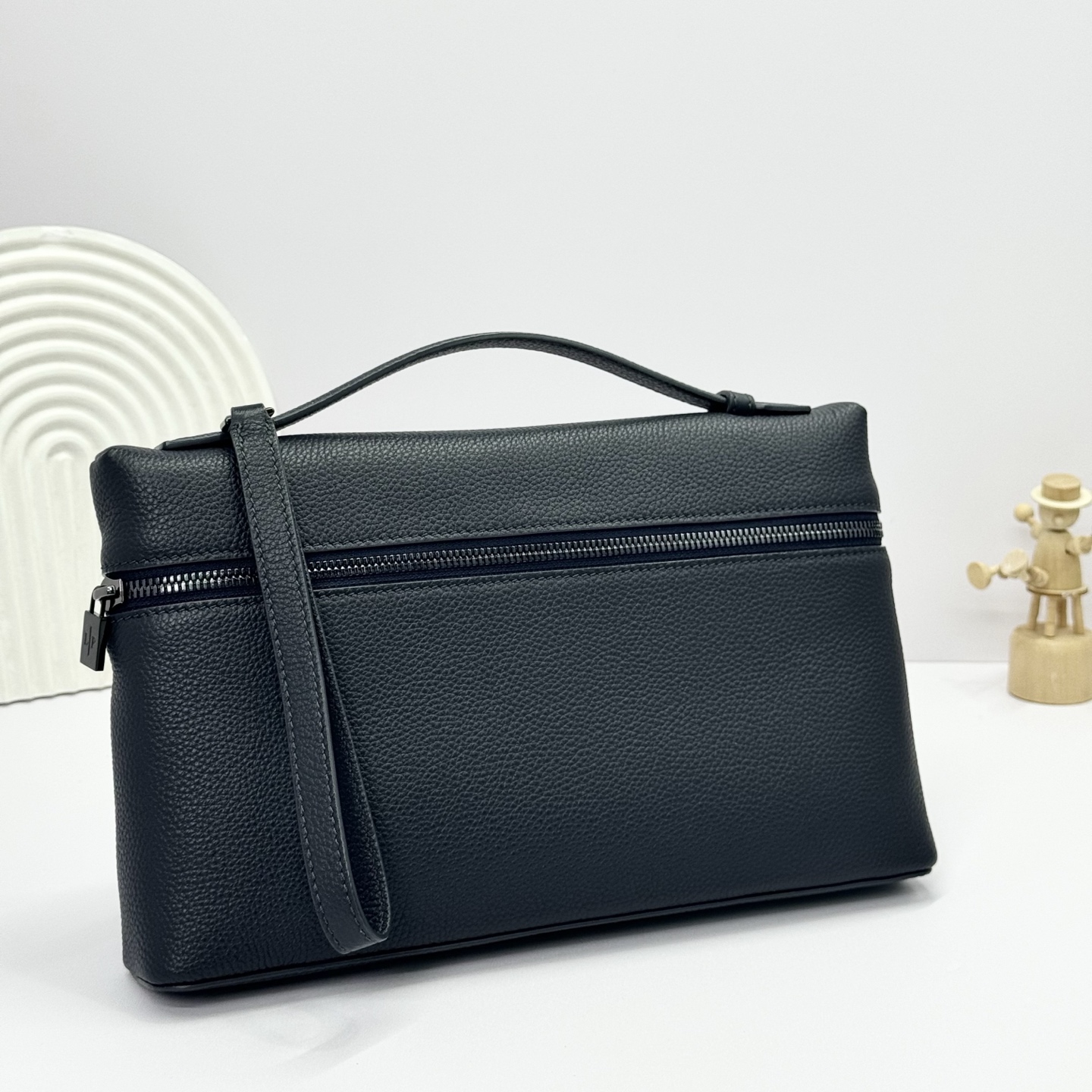 Loro Piana Extra Pouch L29 Grained Calfskin Blue Navy/Onyx | Loro