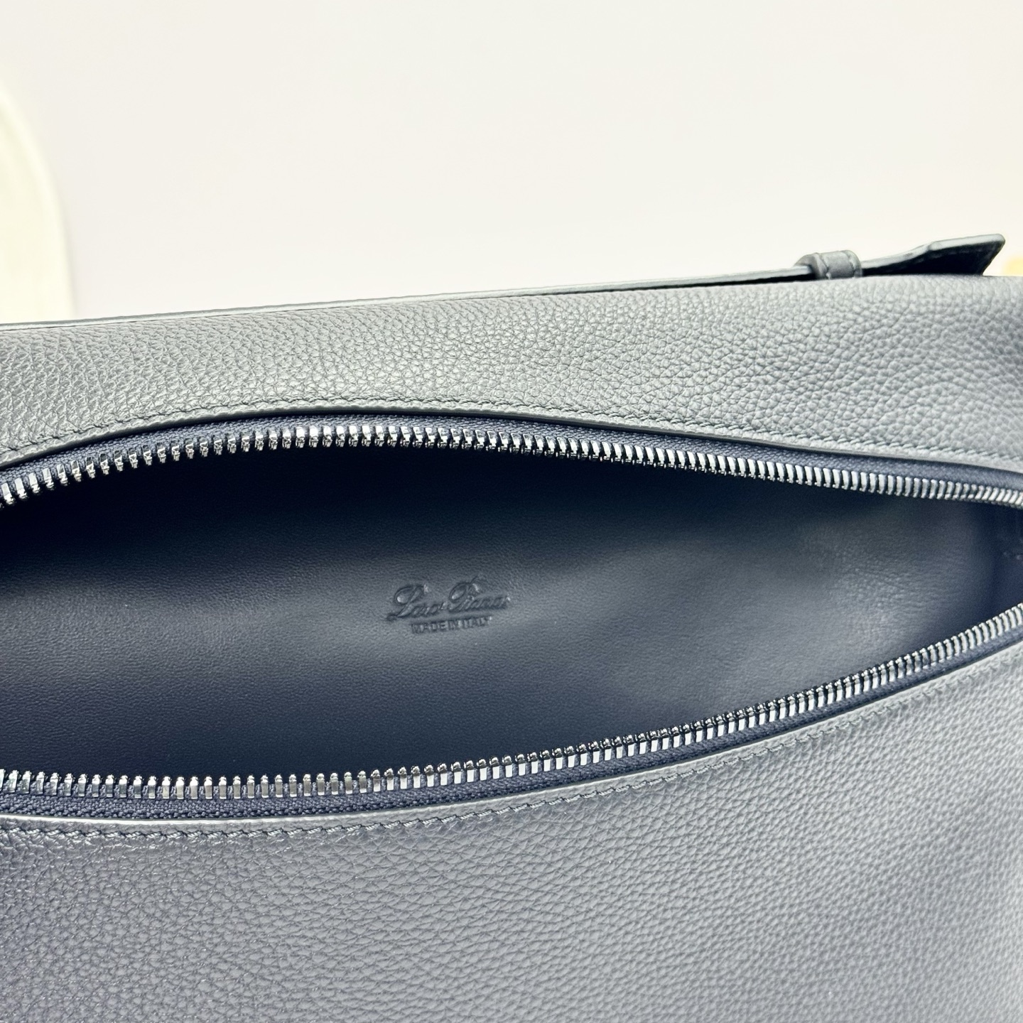 Loro Piana Extra Pouch L29 Grained Calfskin Blue Navy/Onyx | Loro