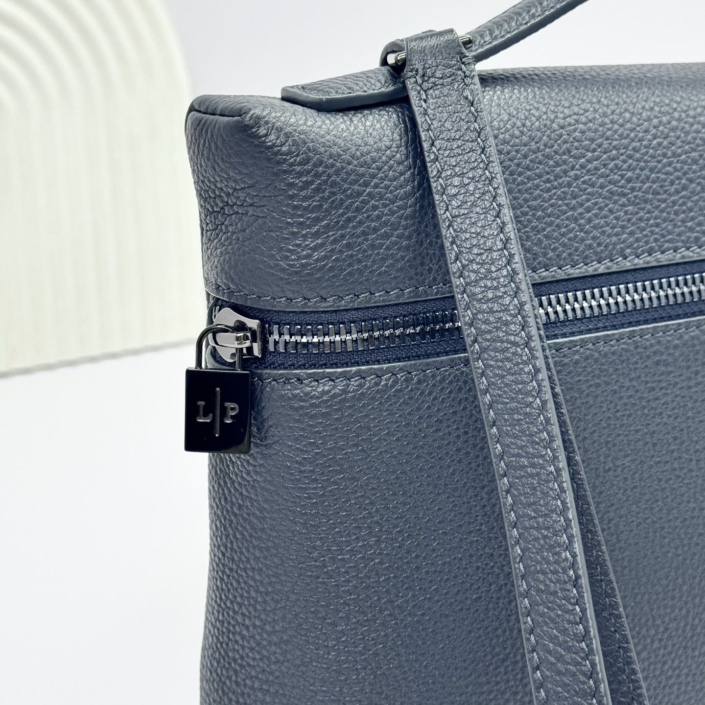 Loro Piana Extra Pouch L29 Grained Calfskin Blue Navy/Onyx | Loro