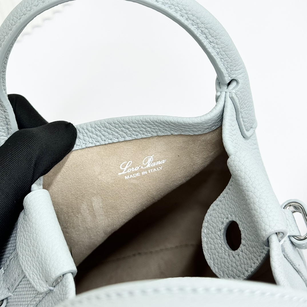 Loro Piana Small Bale bag Grained Calfskin Light Blue Belle | Loro Piana
