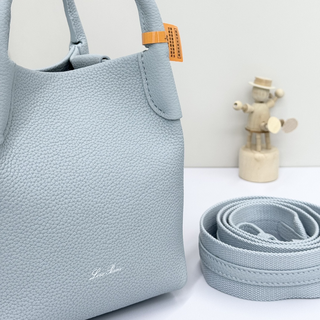 Loro Piana Small Bale bag Grained Calfskin Light Blue Belle | Loro Piana
