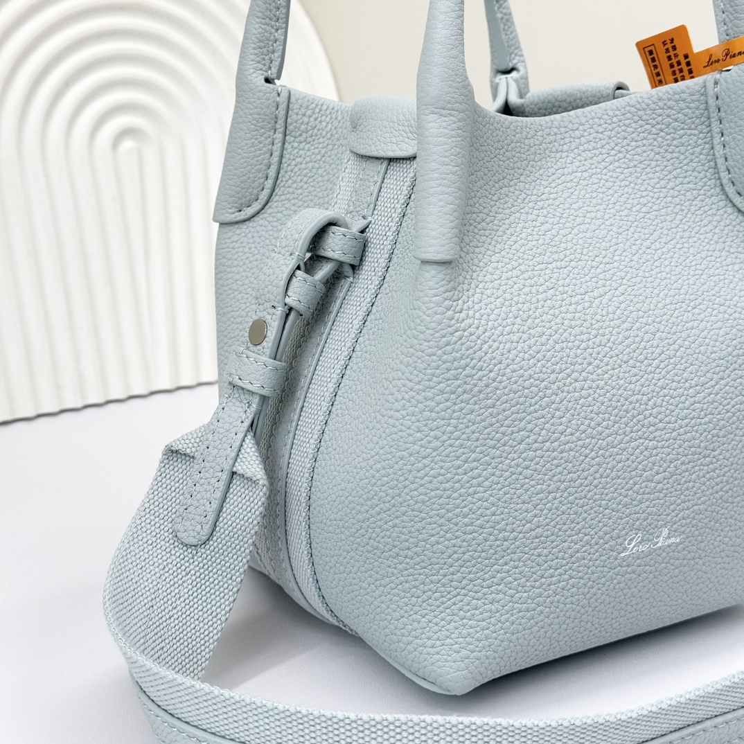 Loro Piana Small Bale bag Grained Calfskin Light Blue Belle | Loro Piana